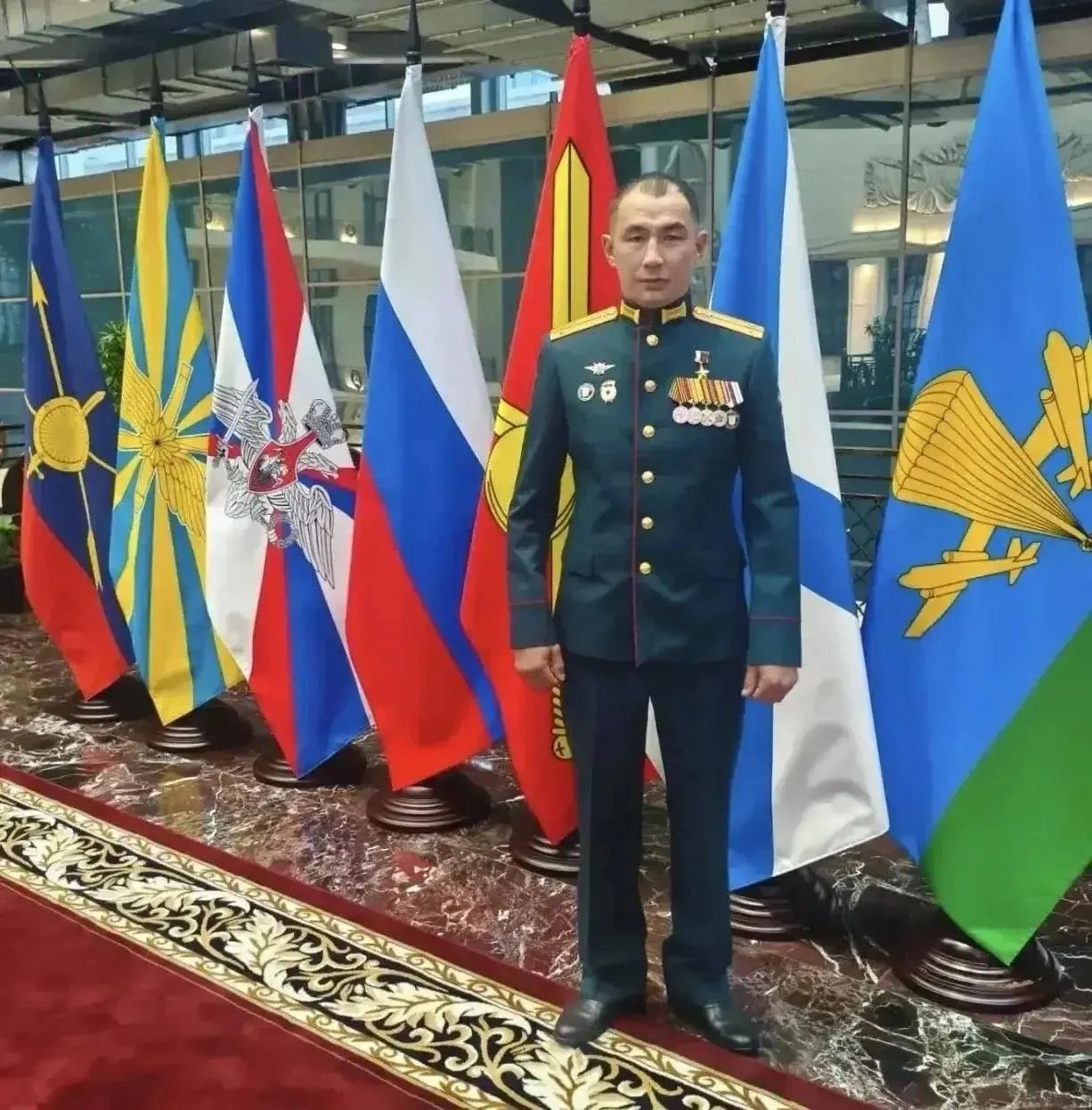 Эльдар Куконбеков, уроженец Забайкалья, награжден высшей государственной наградой. Мобилизованный в 2022 году, он впоследствии подписал контракт и продолжает службу.