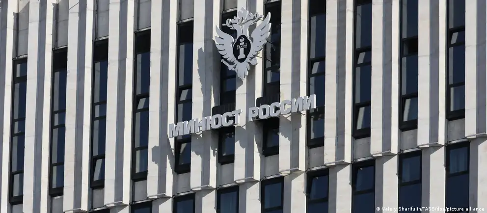 Исключенные организации пополнили список: среди них американский Фонд защиты прав человека и Исследовательский центр Восточной Европы; усилены меры за участие в таких структурах.