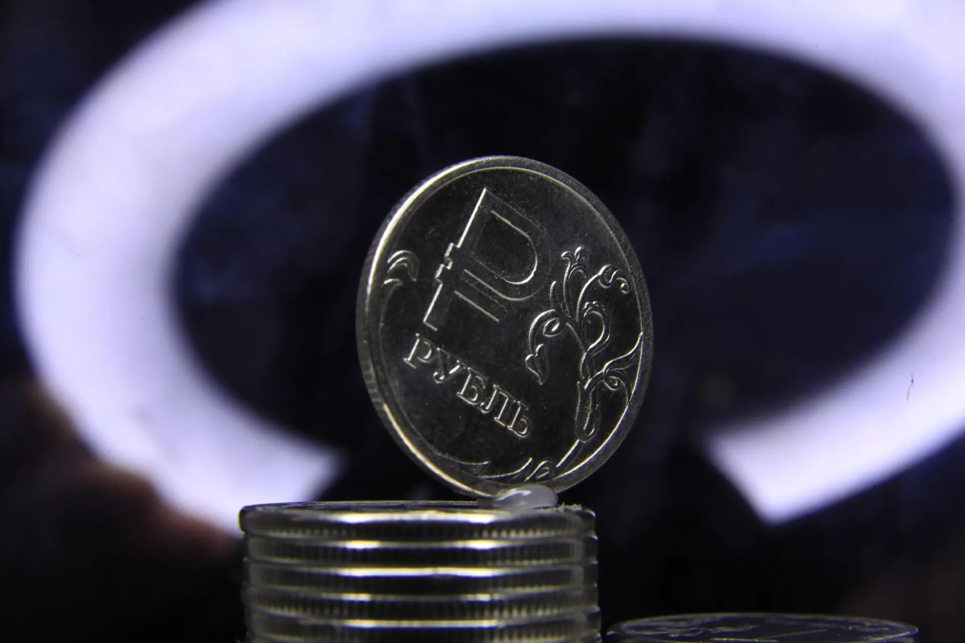 ЦБ разъяснил принципы работы единого кошелька для цифрового rubля и как к нему получить доступ через банковские приложения.