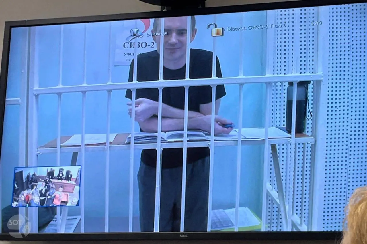 В Екатеринбурге зафиксированы атаки дронов по объектам города; помимо этого — серия региональных новостей: приговоры, задержания, вопросы топлива и политический дискурс.