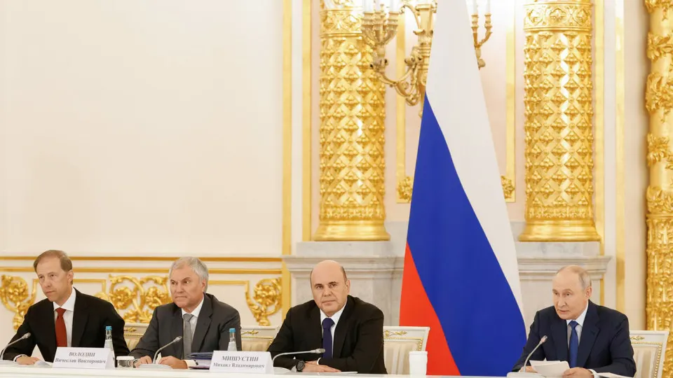 Власти обсуждают меры поддержки трудоустройства вернувшихся с фронта, включая обязательства работодателей и специальные фонды.
