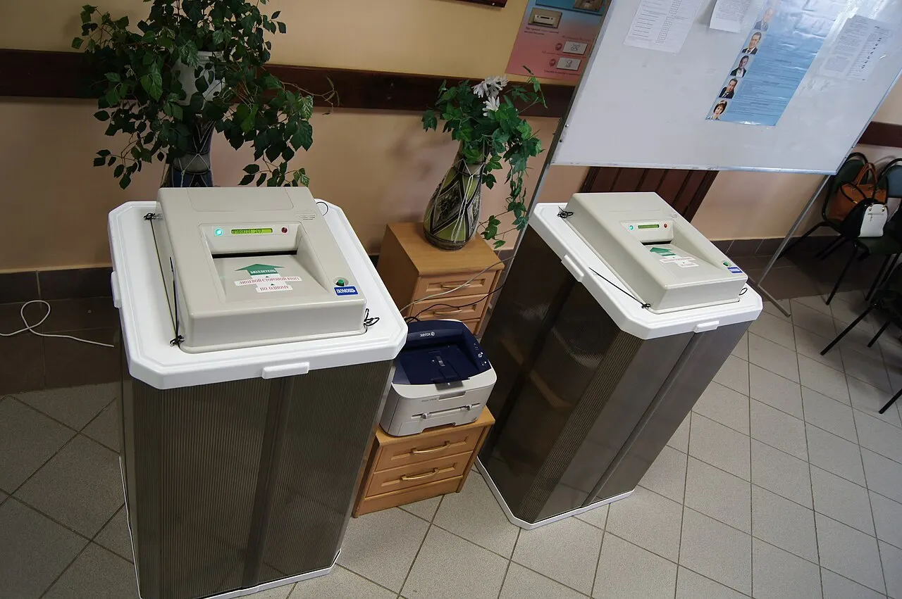 Из‑за санкций прекращают применение комплексов обработки бюллетеней в Екатеринбурге, что влияет на подготовку к голосованию и подсчет голосов.