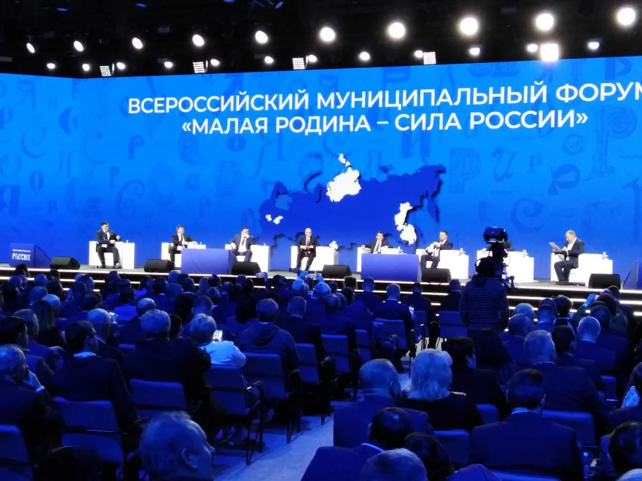 Указ устанавливает ежегодное проведение форума и церемонии вручения премии для муниципального сообщества; ответственность возложена на Сергея Кириенко, организатор — Всероссийская ассоциация развития местного самоуправления.