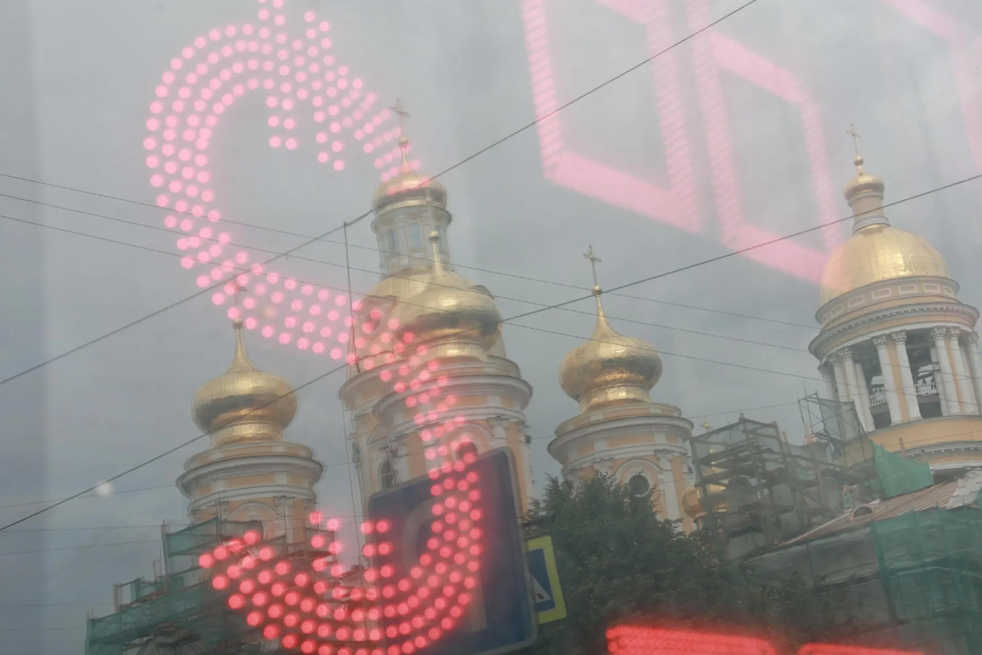 Эксперты оценивают, что будет дальше на фоне снижения курса рубля и дефицита валют.