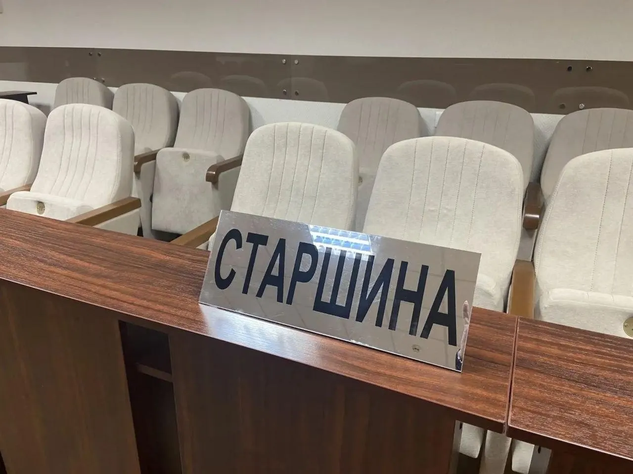 Проект предусматривает сокращение числа заседателей вдвое, а в совещательной комнате будет присутствовать судья.